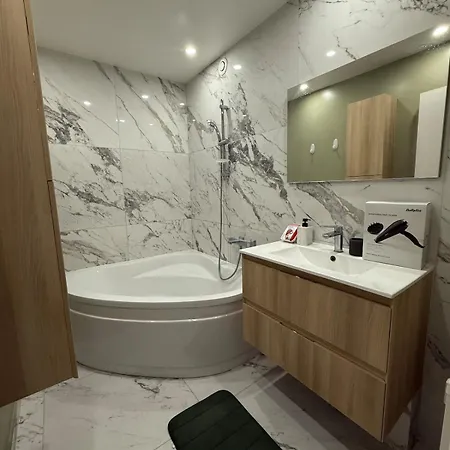 Appartement Grand 2 Lumineux Et Moderne à *